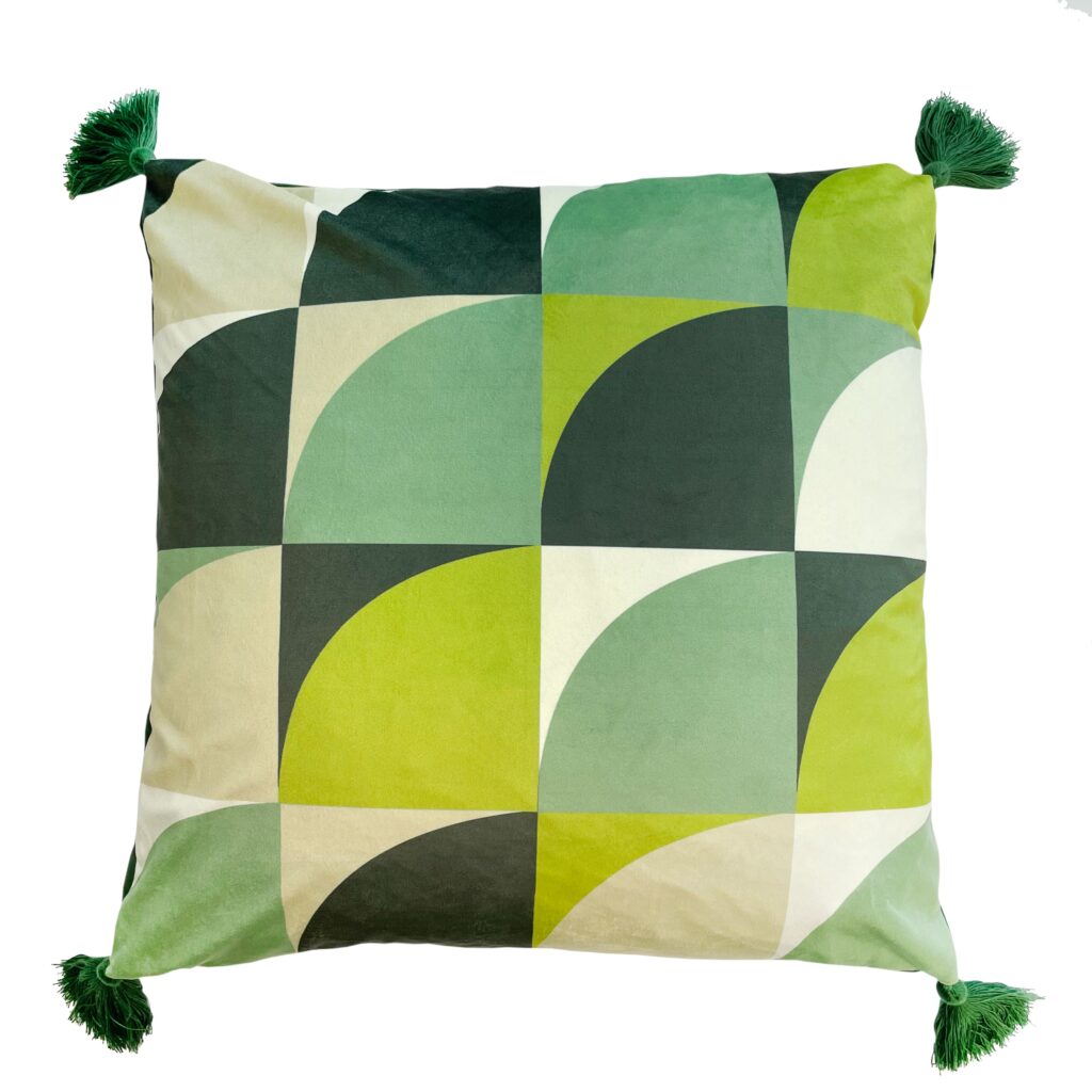 CURVE GEO-GREEN WITH FRINGE 45 X 45