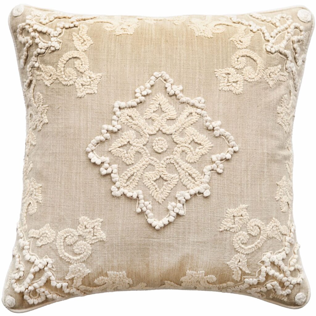 NATURAL CREWEL STICH WITH KNOTS 45 X 45