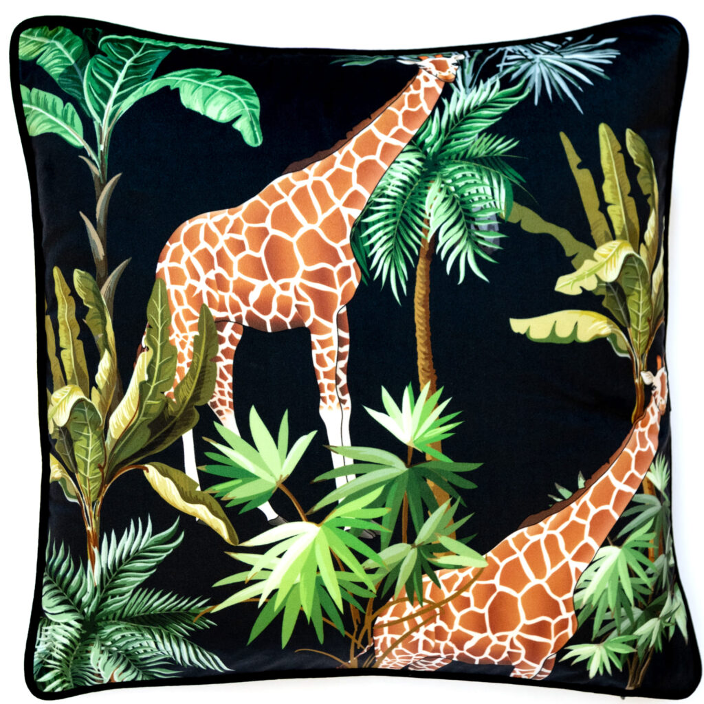 PRINTED JUNGLE GIRAFFES ON POLY VELVET BLACK 45 X 45