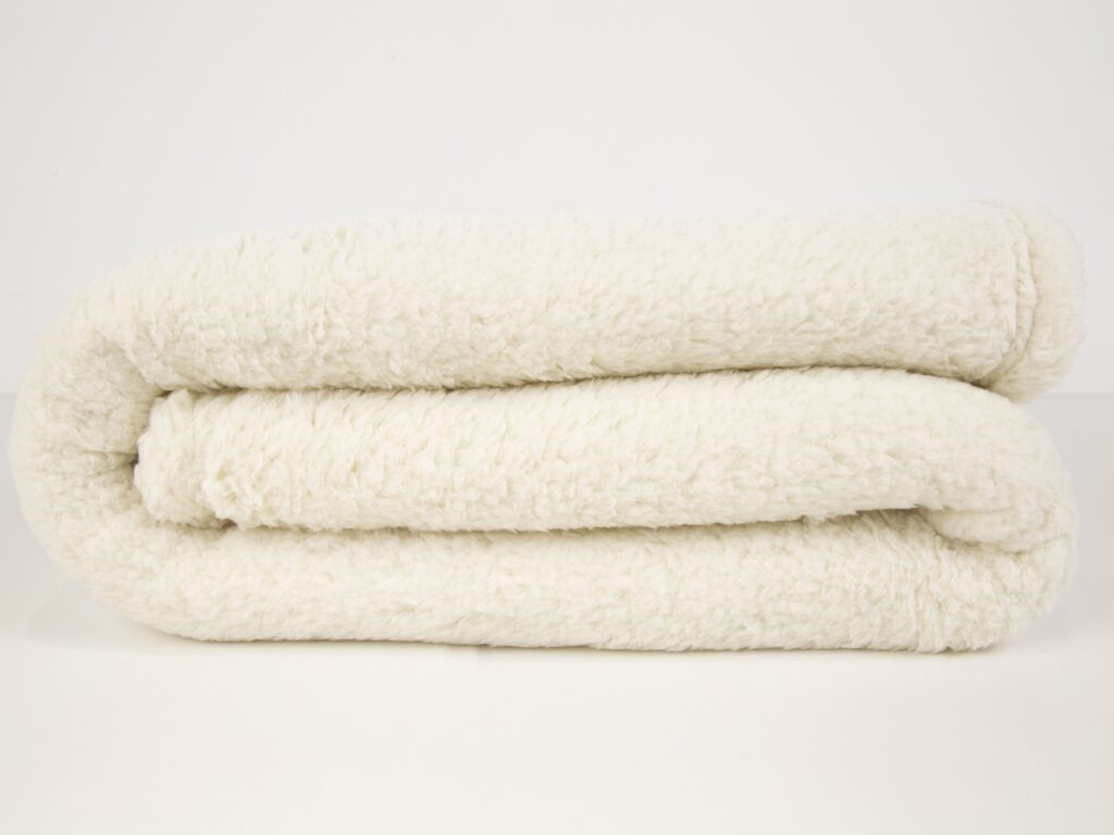 SOFT SHERPA THROW IVORY 130 X 170